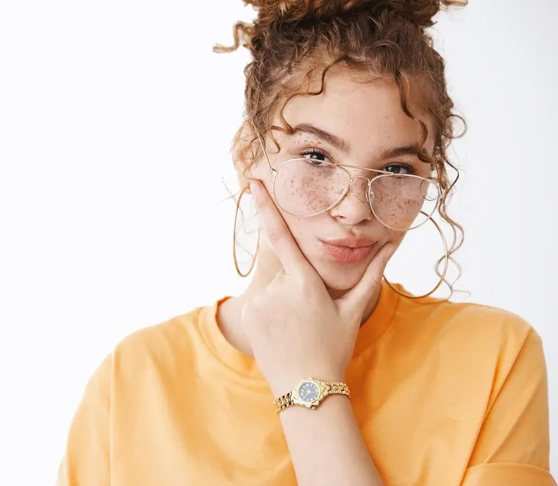 Studierende mit Brille - Professionelle Studienberatung Wien